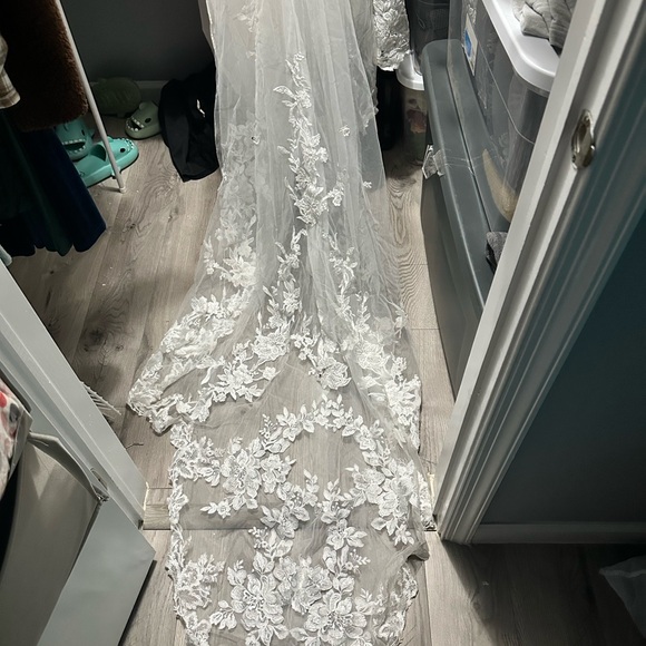 Beautiful Essence of Australia wedding dress - Picture 10 of 10